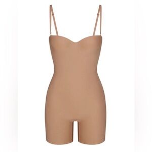 NWT SKIMS Sienna Body Underwire Mid Thigh Bodysuit - Size Medium